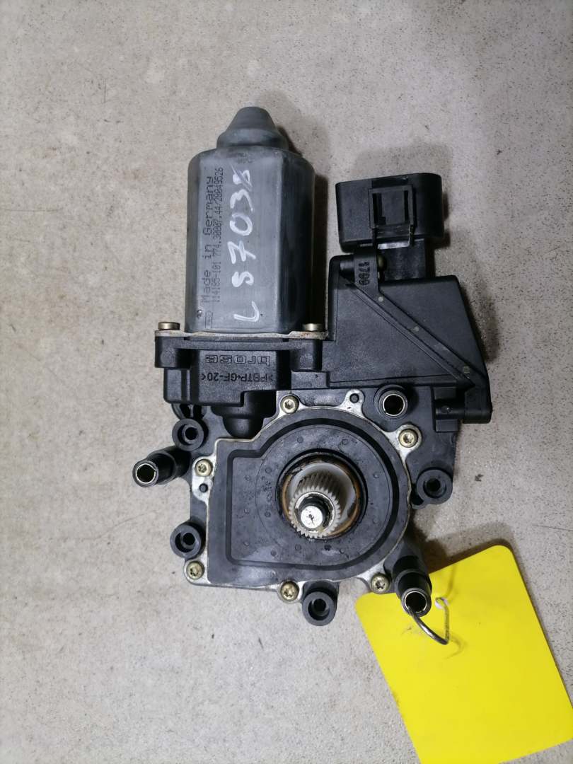 Audi A4 B5 original Fensterhebermotor vorn links Bj.1999